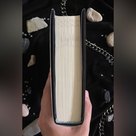 Never Fade - By Alexandra Bracken - Hardcover - Picture 8 of 8